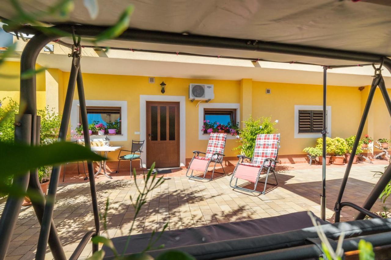 Apartments Basarinka Porec Exterior photo