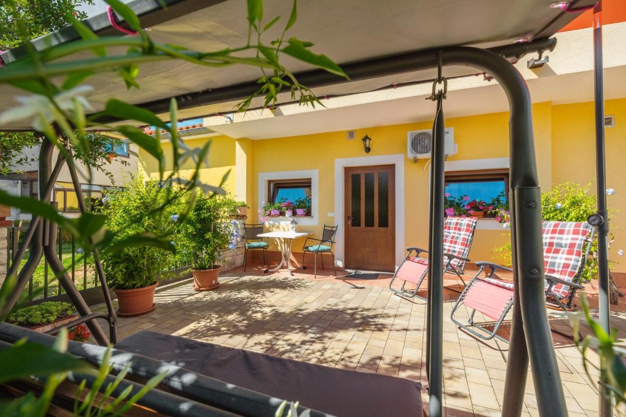 Apartments Basarinka Porec Exterior photo
